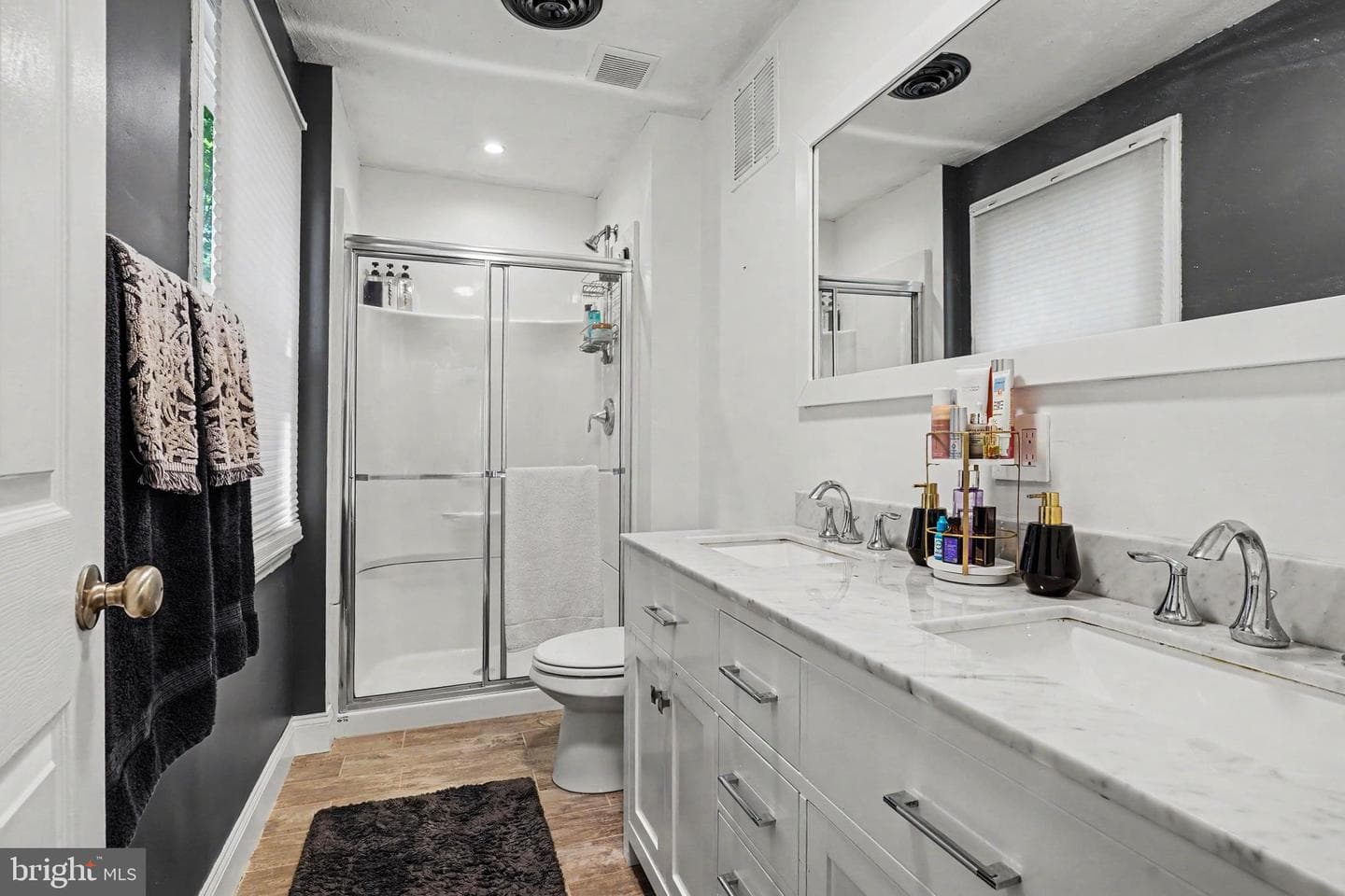 6 E Macphail Road photo 21