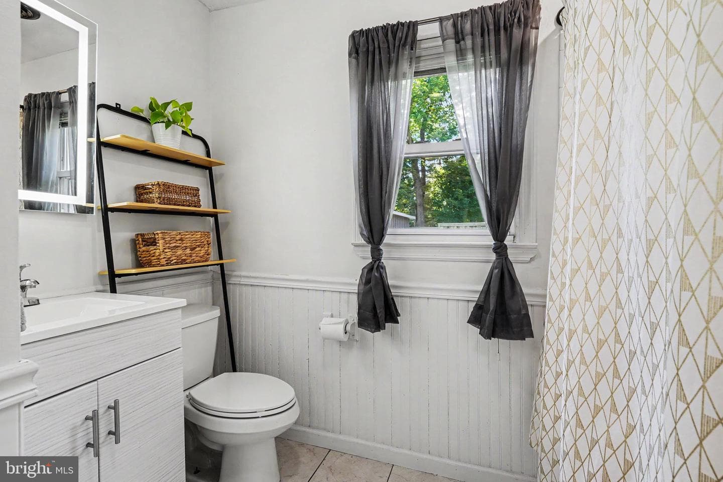 6 E Macphail Road photo 25