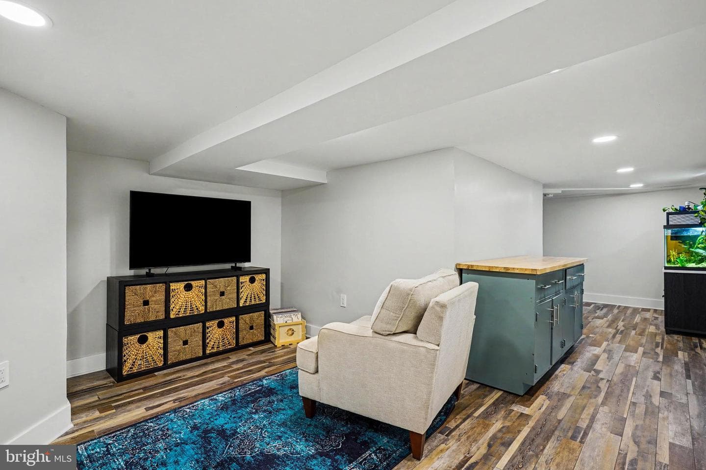 6 E Macphail Road photo 26