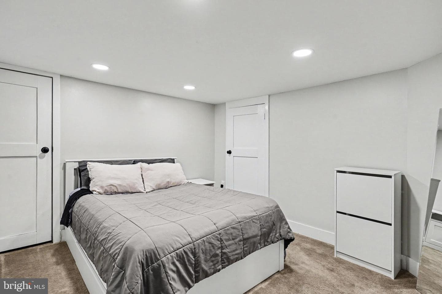 6 E Macphail Road photo 27