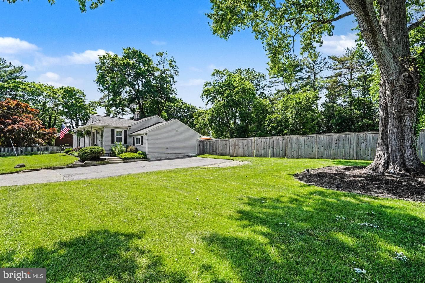 6 E Macphail Road photo 3