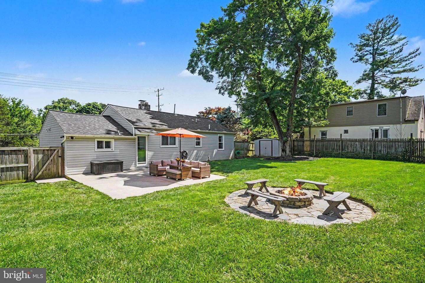 6 E Macphail Road photo 31