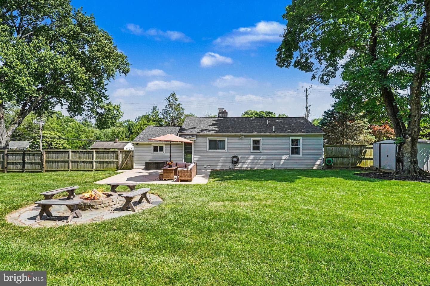 6 E Macphail Road photo 33