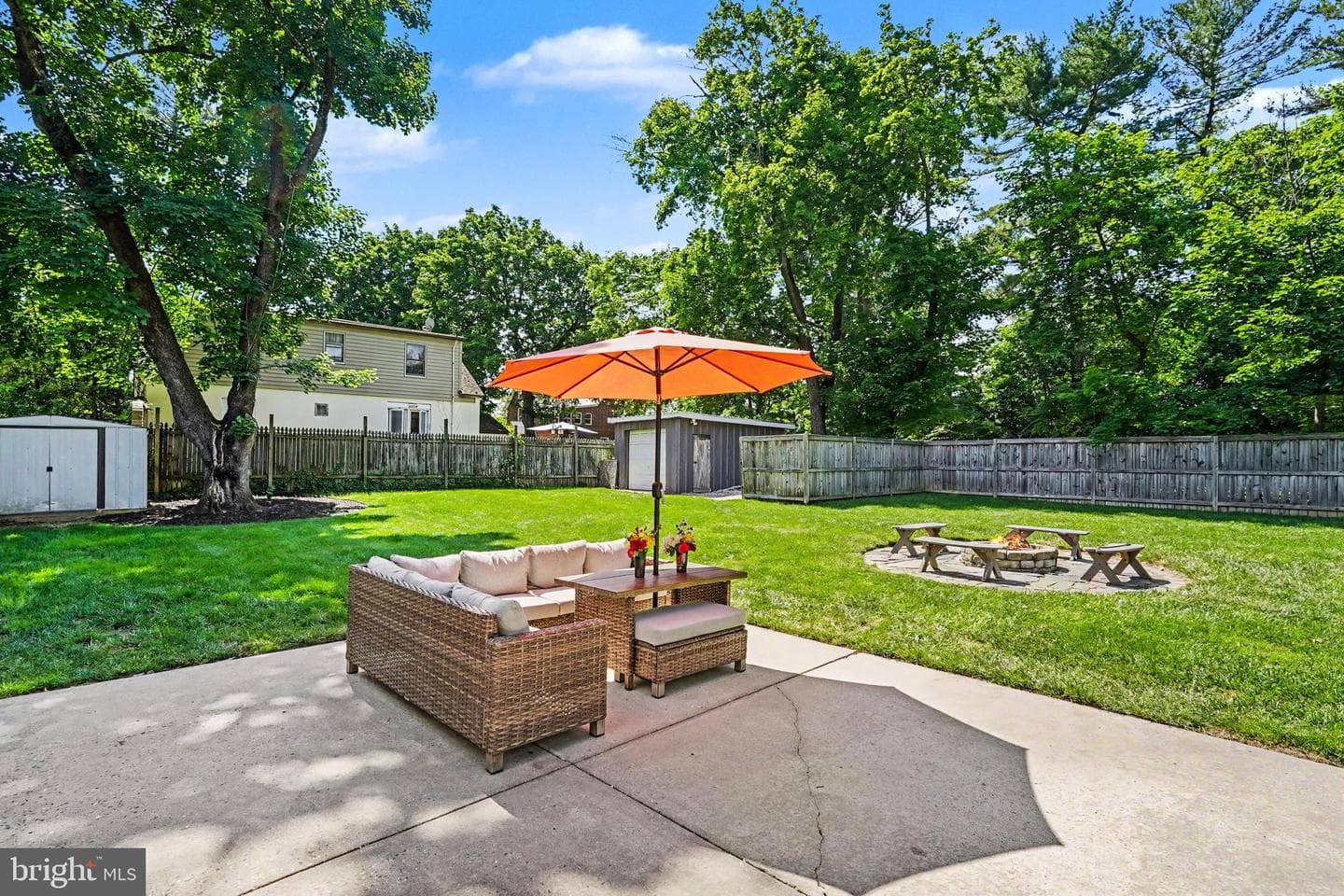 6 E Macphail Road photo 34