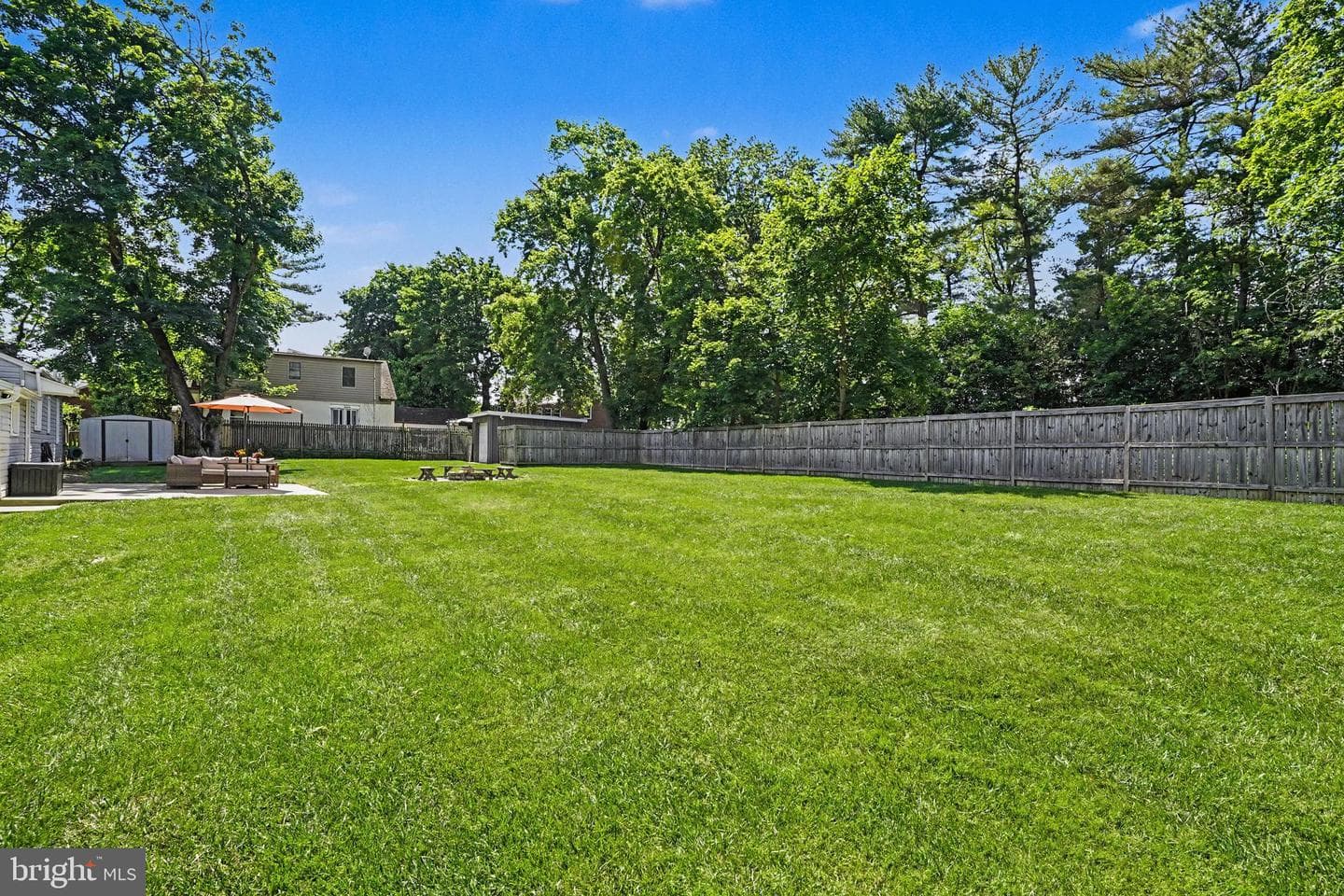 6 E Macphail Road photo 36