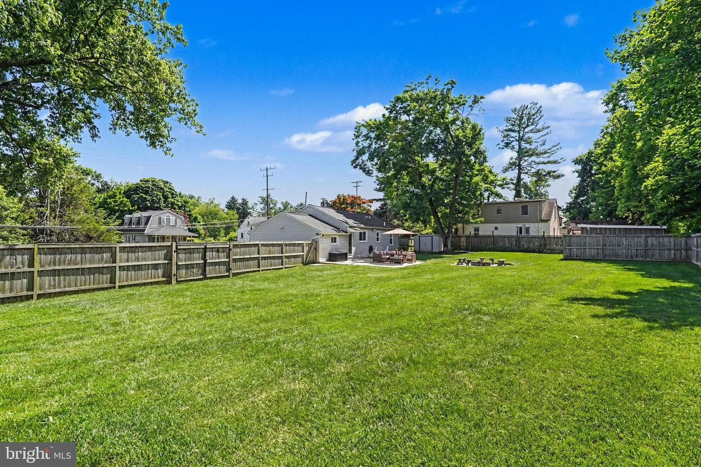 6 E Macphail Road photo 37