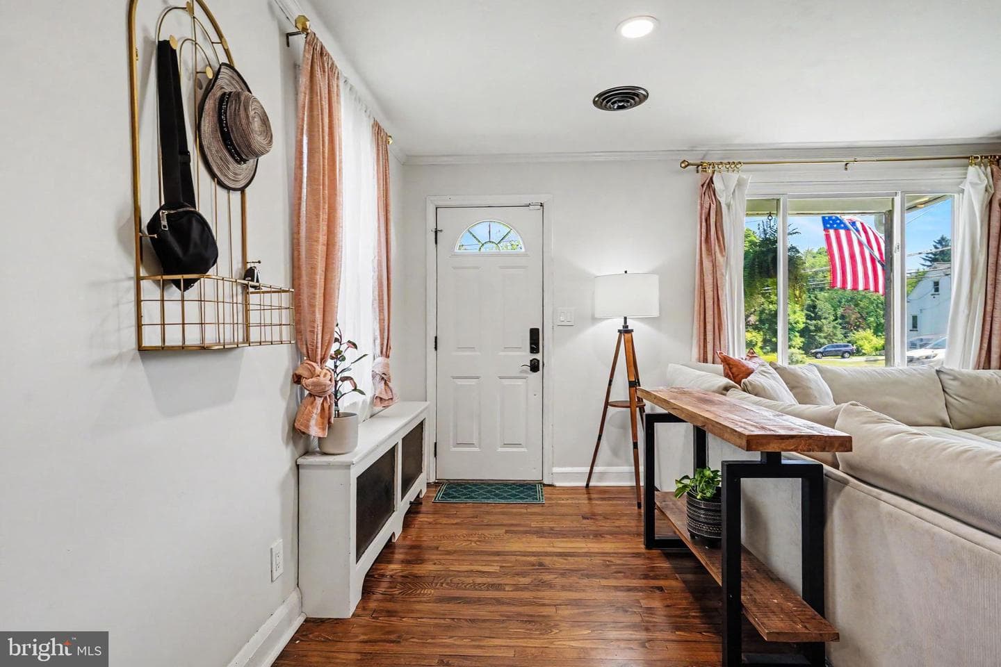 6 E Macphail Road photo 4