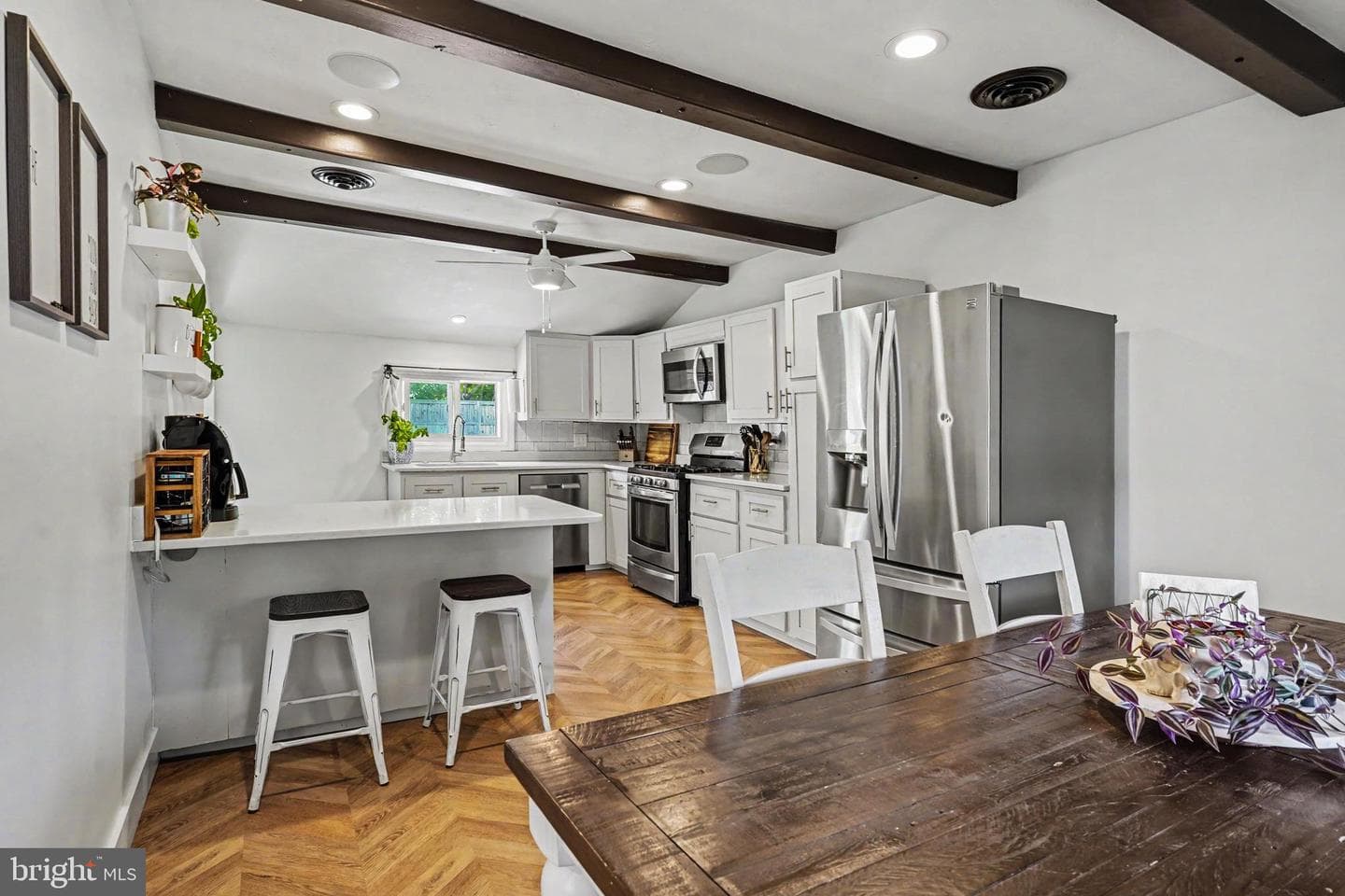 6 E Macphail Road photo 9