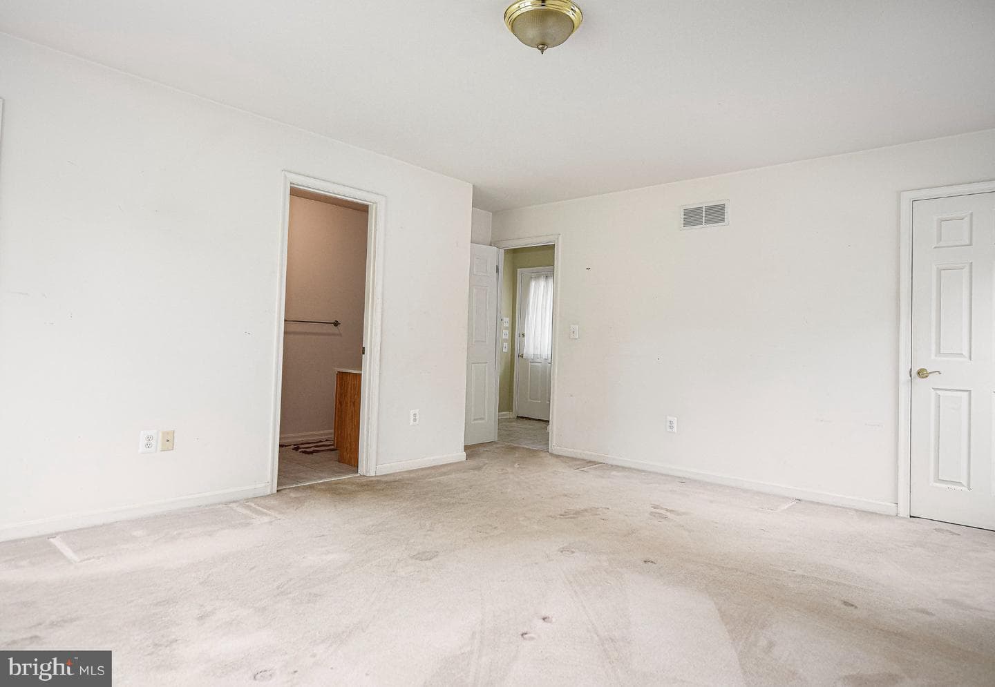 711 Gilbert Road photo 15