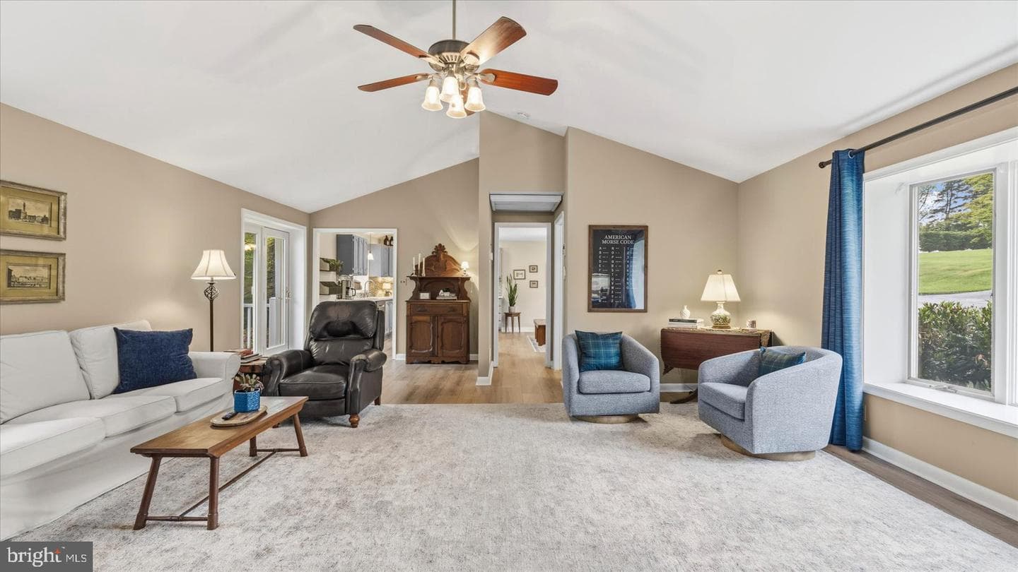 2811 Orchard Lakes Drive photo 12
