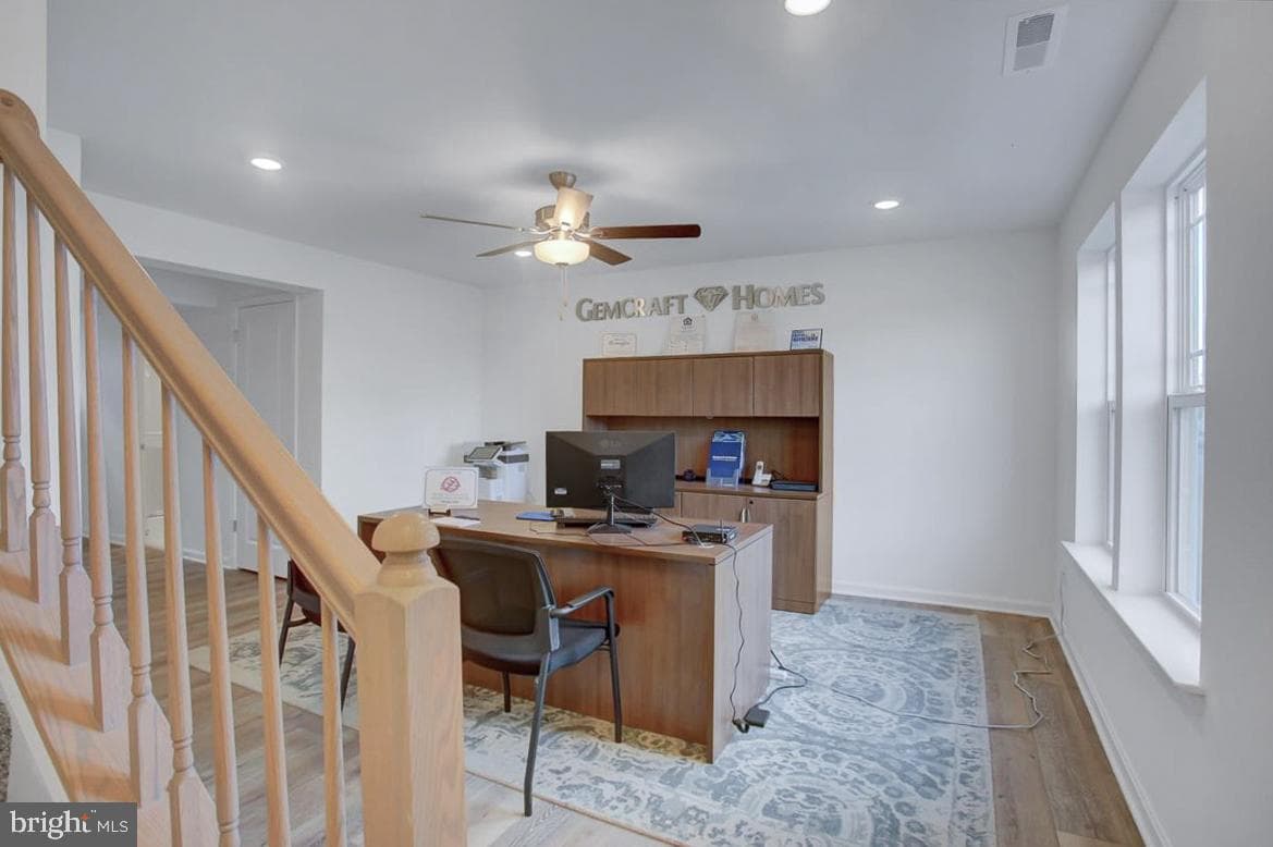 305 N Tollgate photo 23