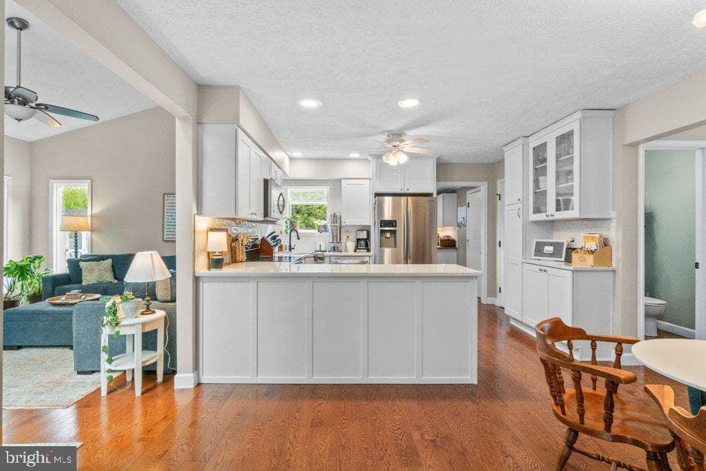 703 Macphail Court N photo 16