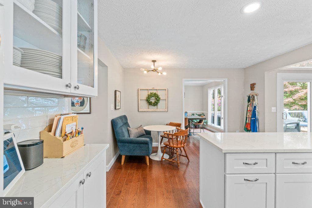 703 Macphail Court N photo 22