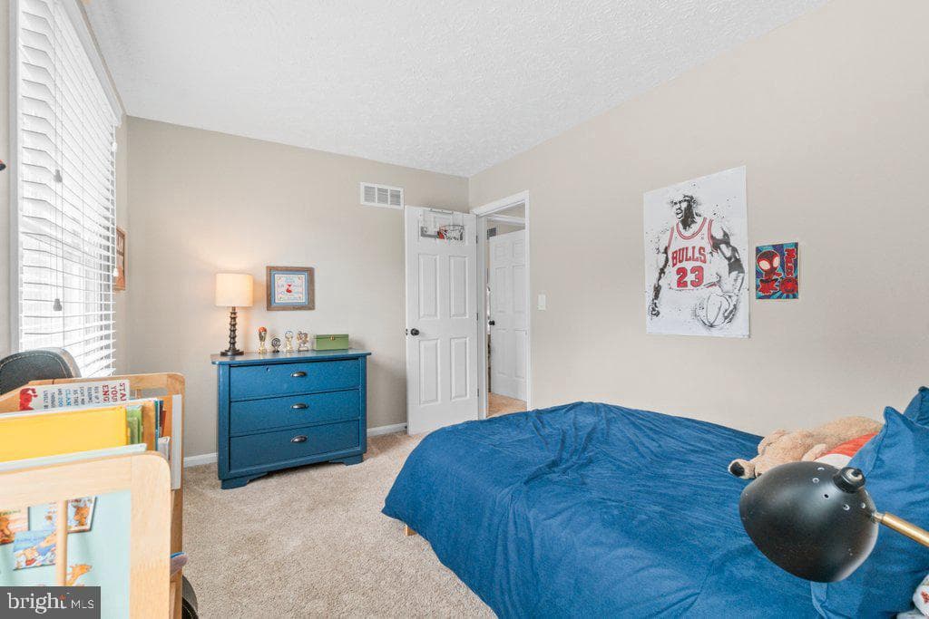 703 Macphail Court N photo 31