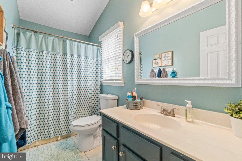 703 Macphail Court N photo 32