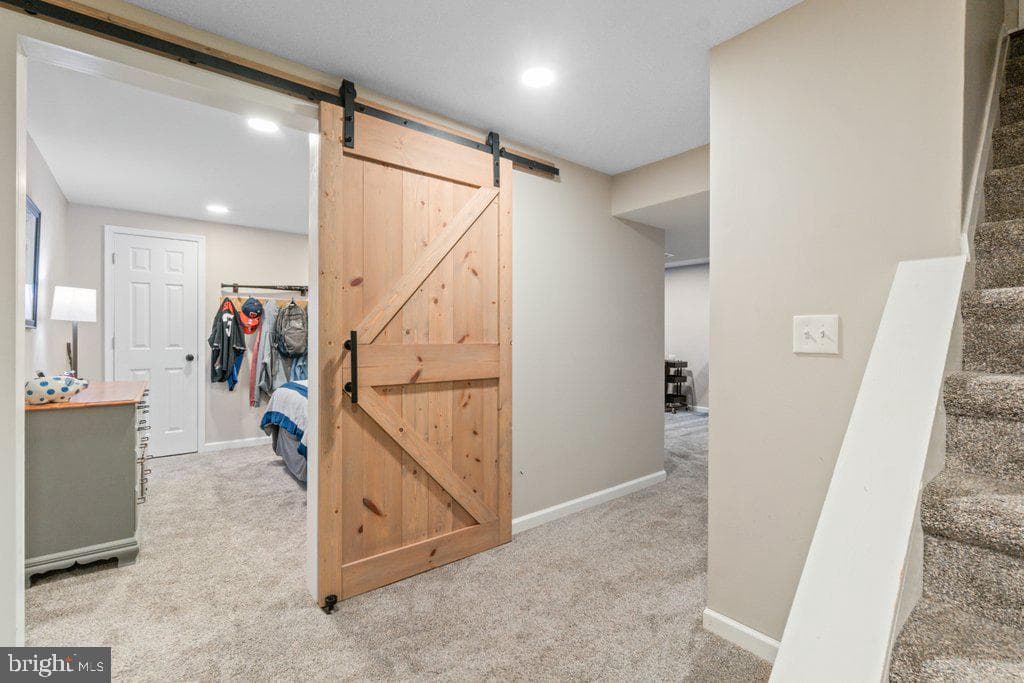 703 Macphail Court N photo 39