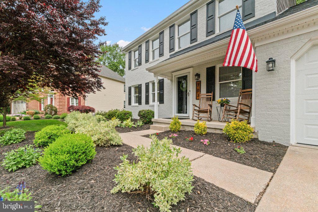 703 Macphail Court N photo 4