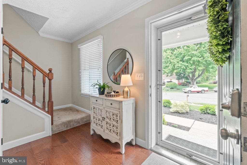 703 Macphail Court N photo 5