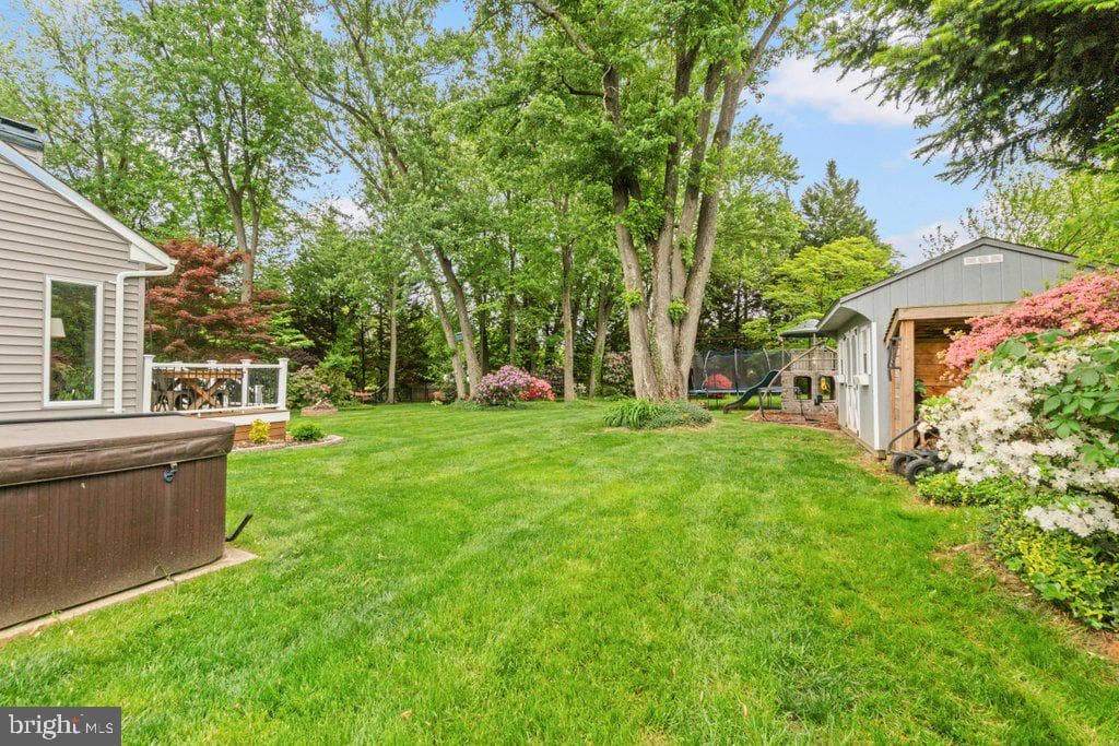 703 Macphail Court N photo 54