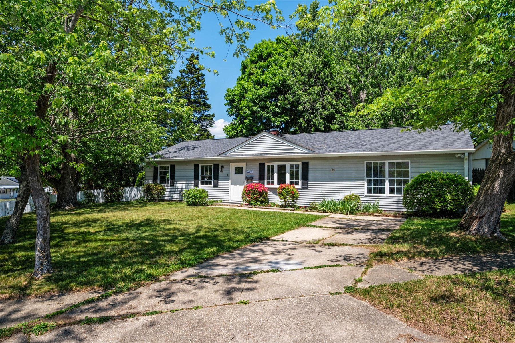 621 Wingleaf Court photo 2