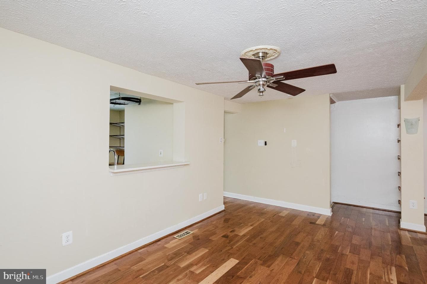 1829 Queen Anne Square photo 15