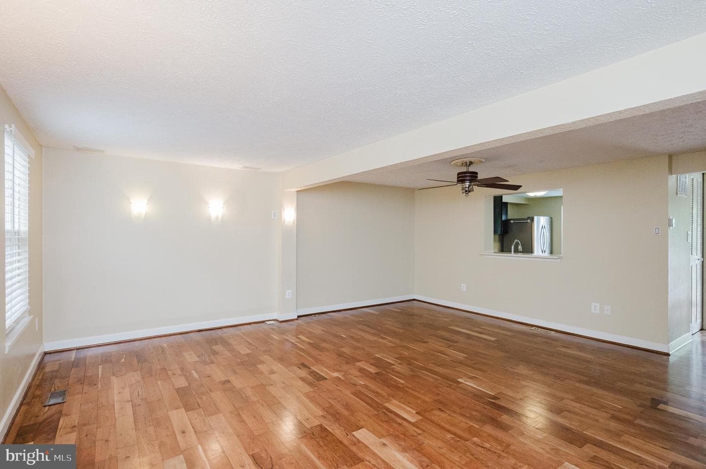 1829 Queen Anne Square photo 18