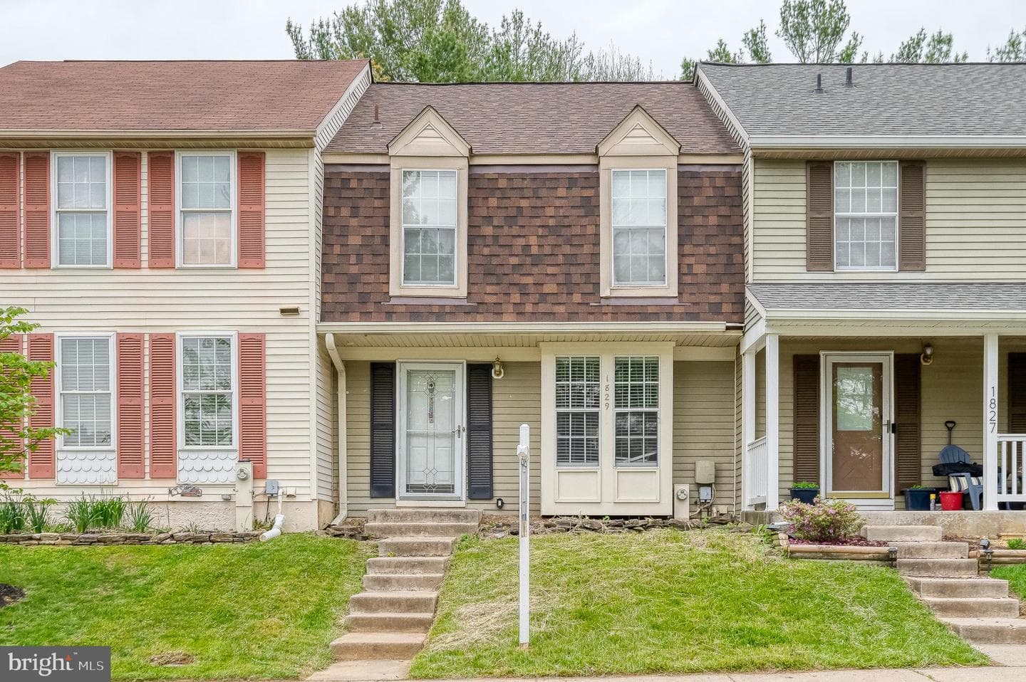1829 Queen Anne Square photo 3