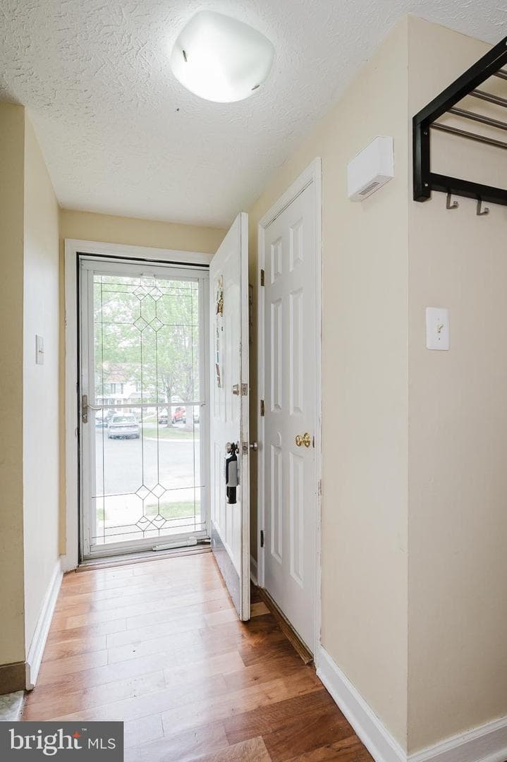 1829 Queen Anne Square photo 6