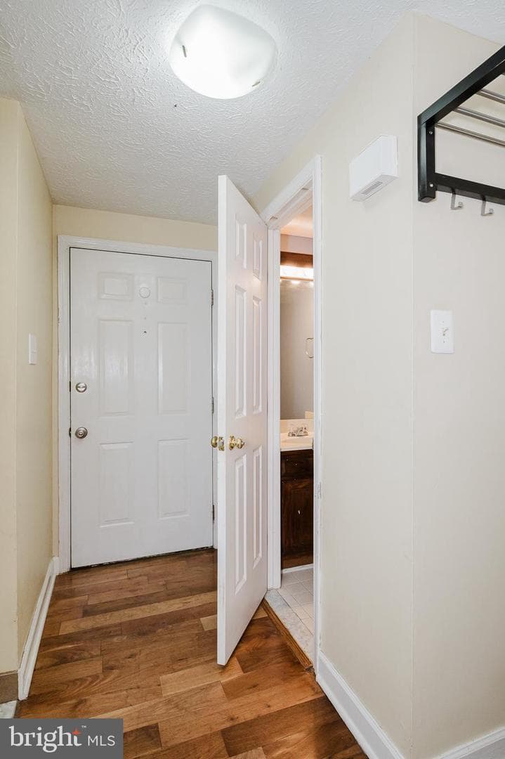1829 Queen Anne Square photo 7