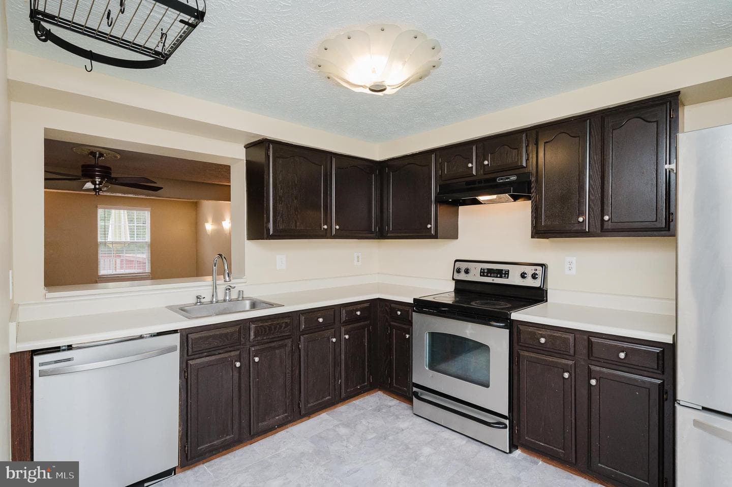 1829 Queen Anne Square photo 9