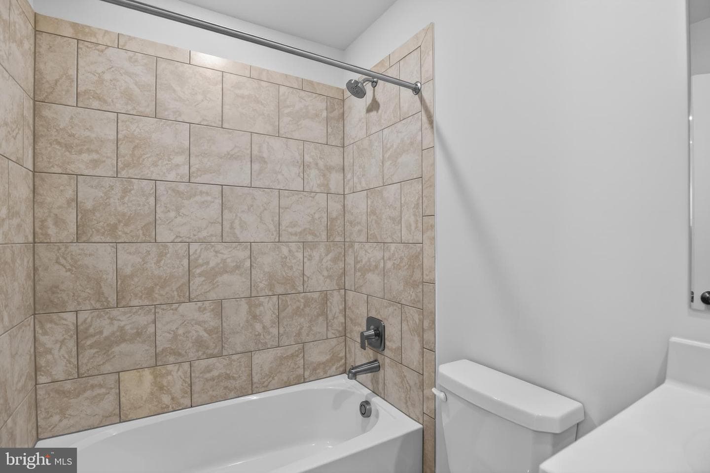 337 Hackley Drive photo 17