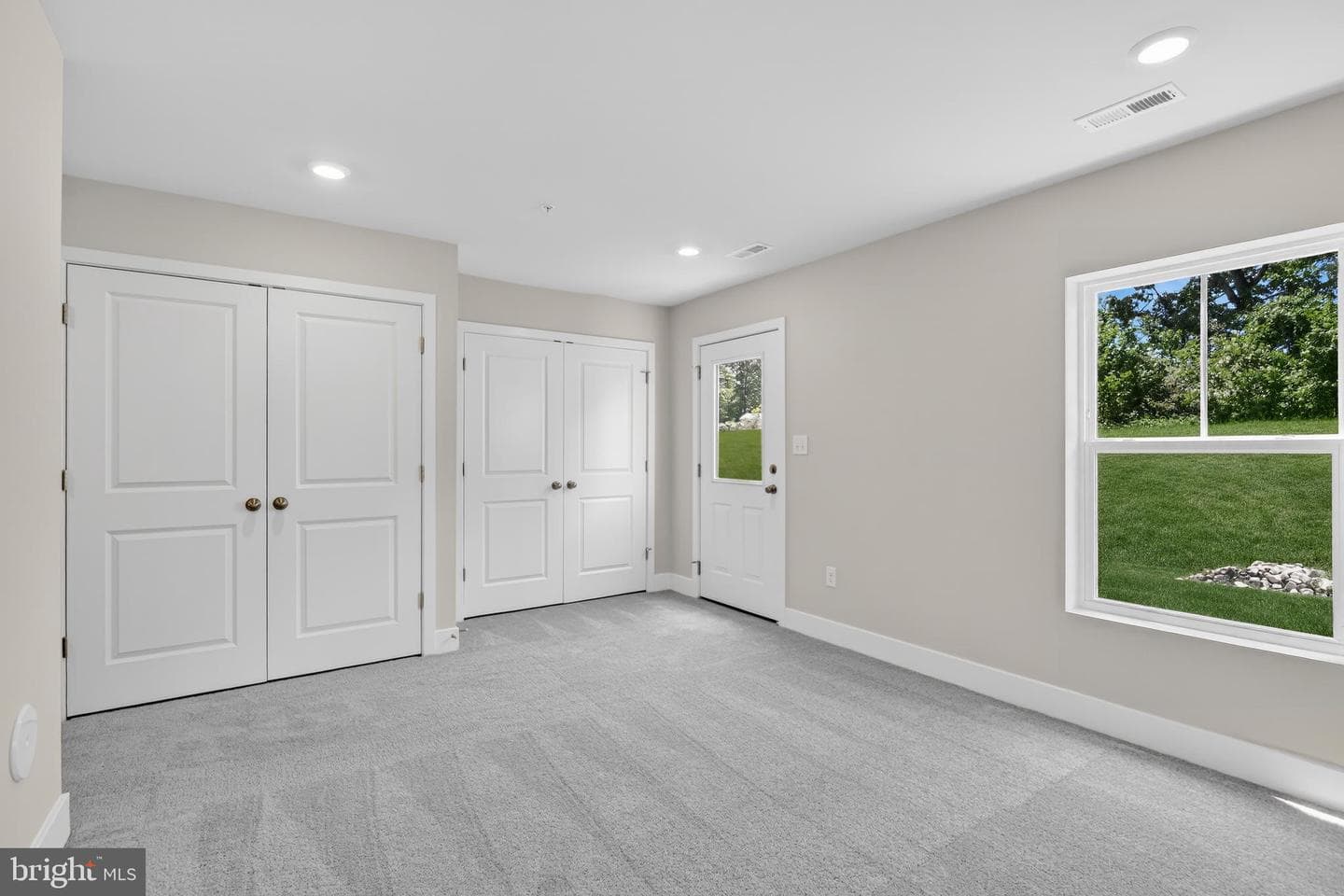 337 Hackley Drive photo 20