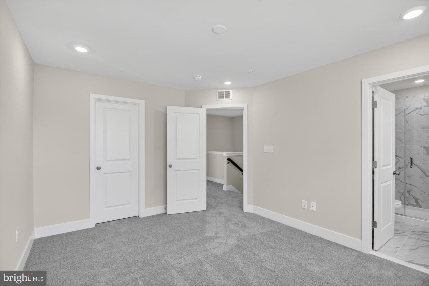 331 Hackley Drive photo 11