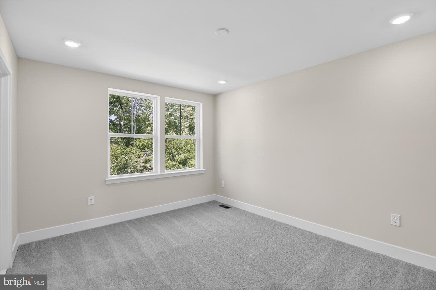 331 Hackley Drive photo 14