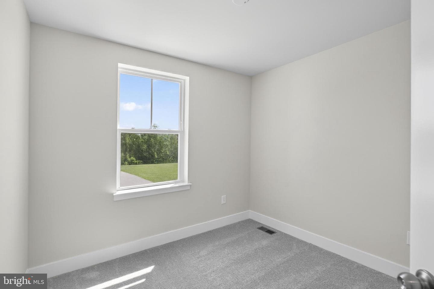 331 Hackley Drive photo 15