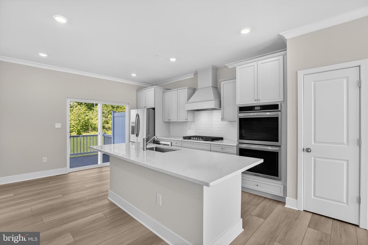 331 Hackley Drive photo 3
