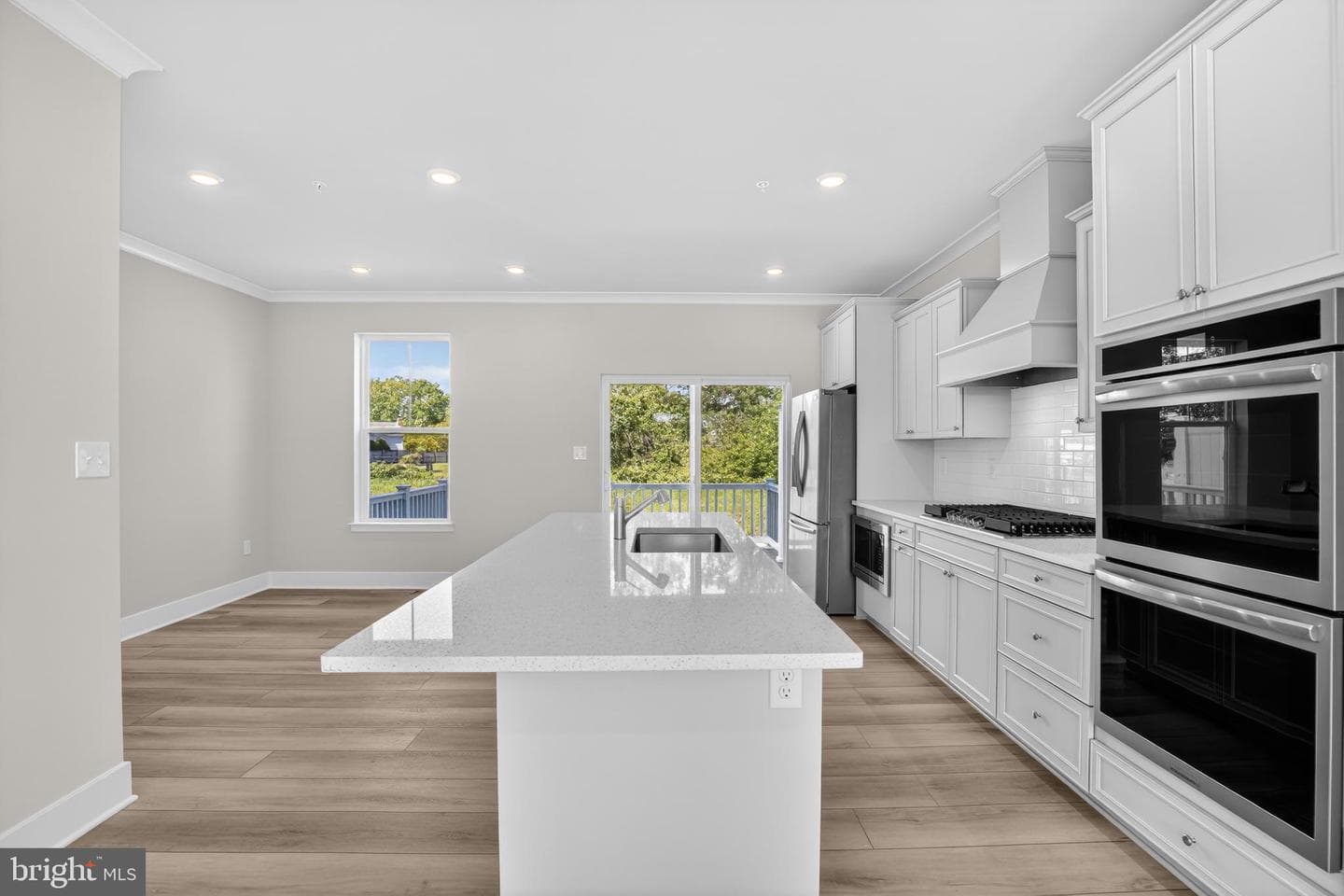 331 Hackley Drive photo 4