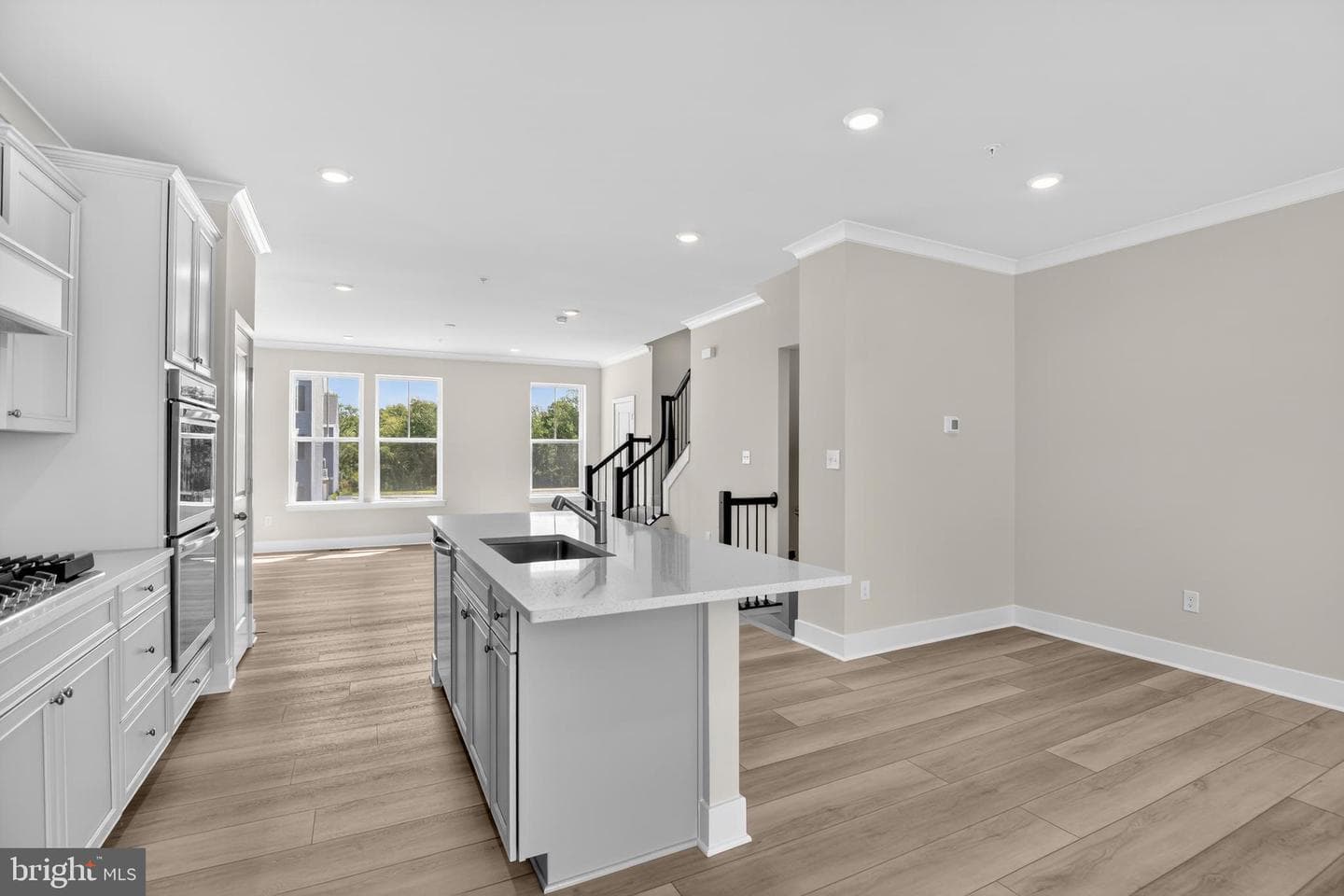 331 Hackley Drive photo 5