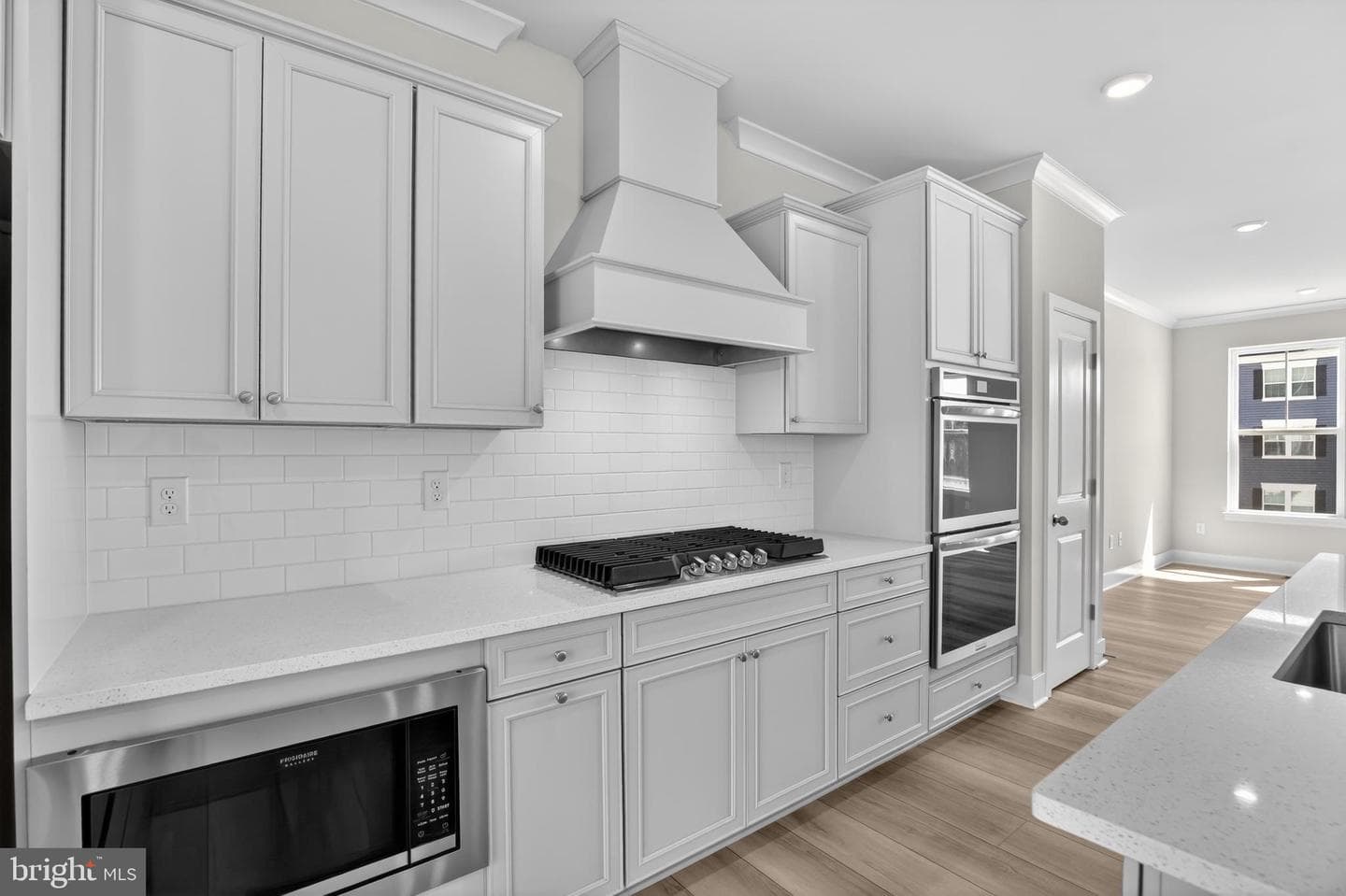 331 Hackley Drive photo 8