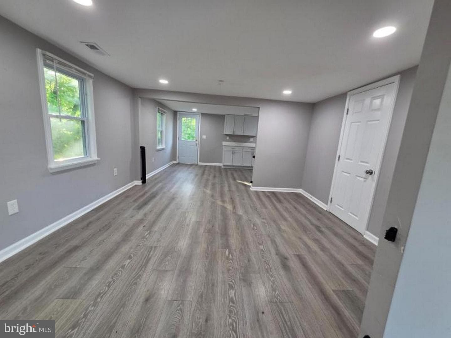 1533 Mitchell Lane photo 7