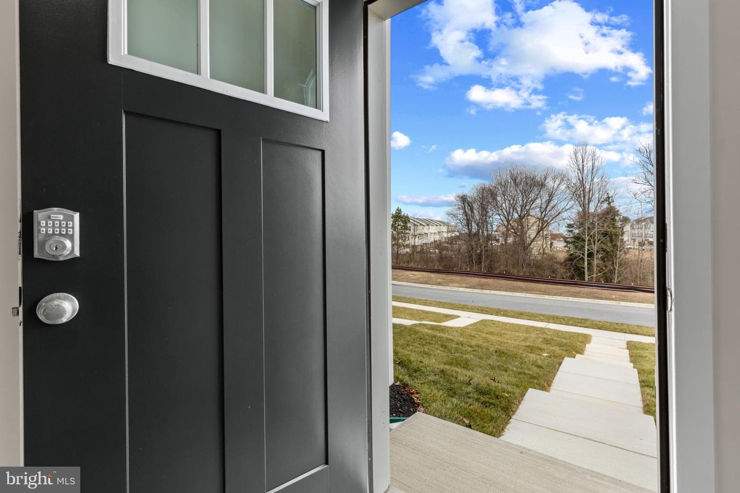 374 Hackley Drive photo 4
