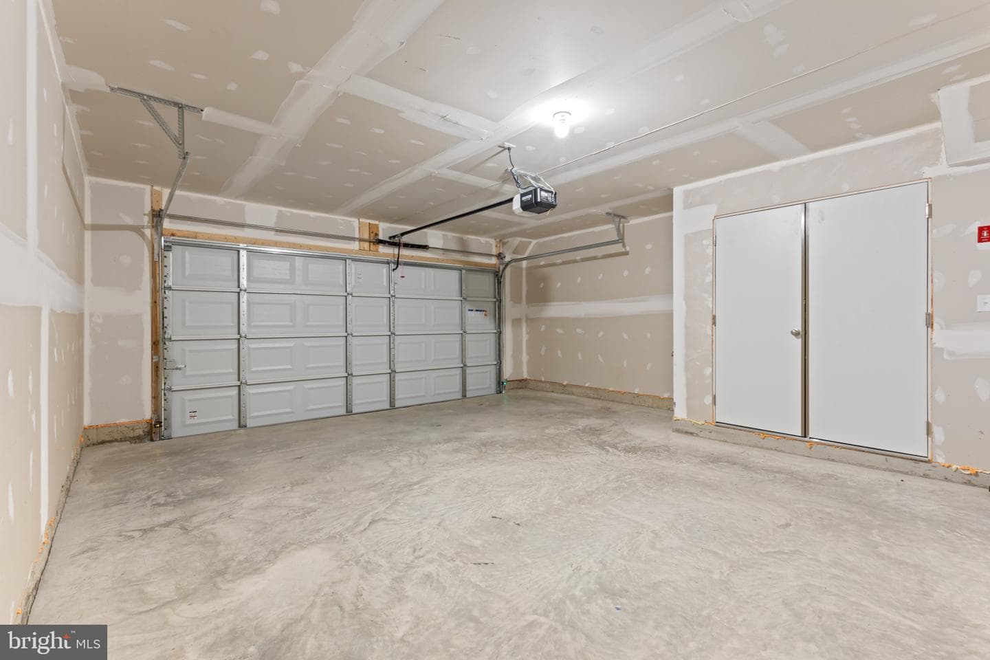 374 Hackley Drive photo 9