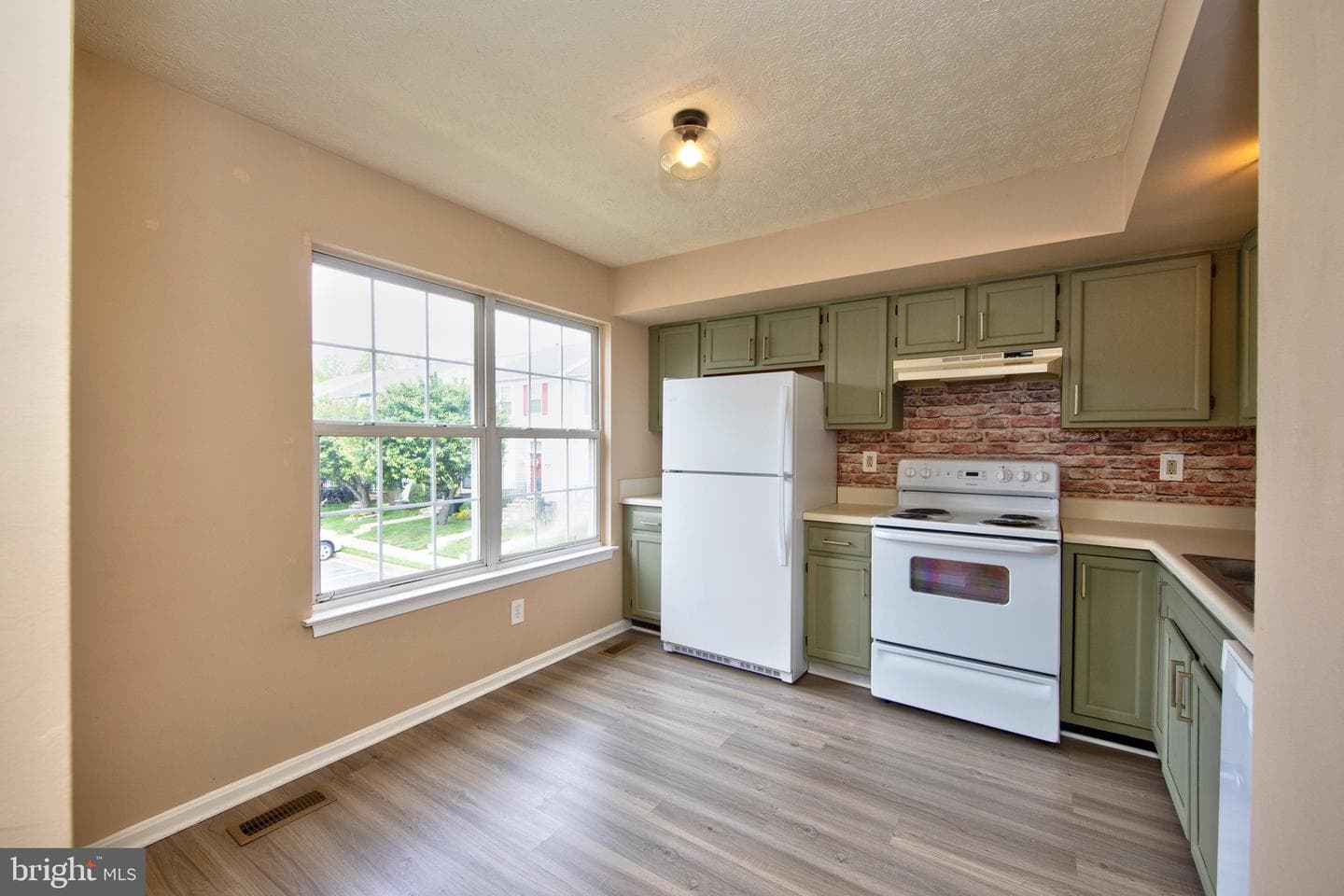 104 Remington Circle photo 4