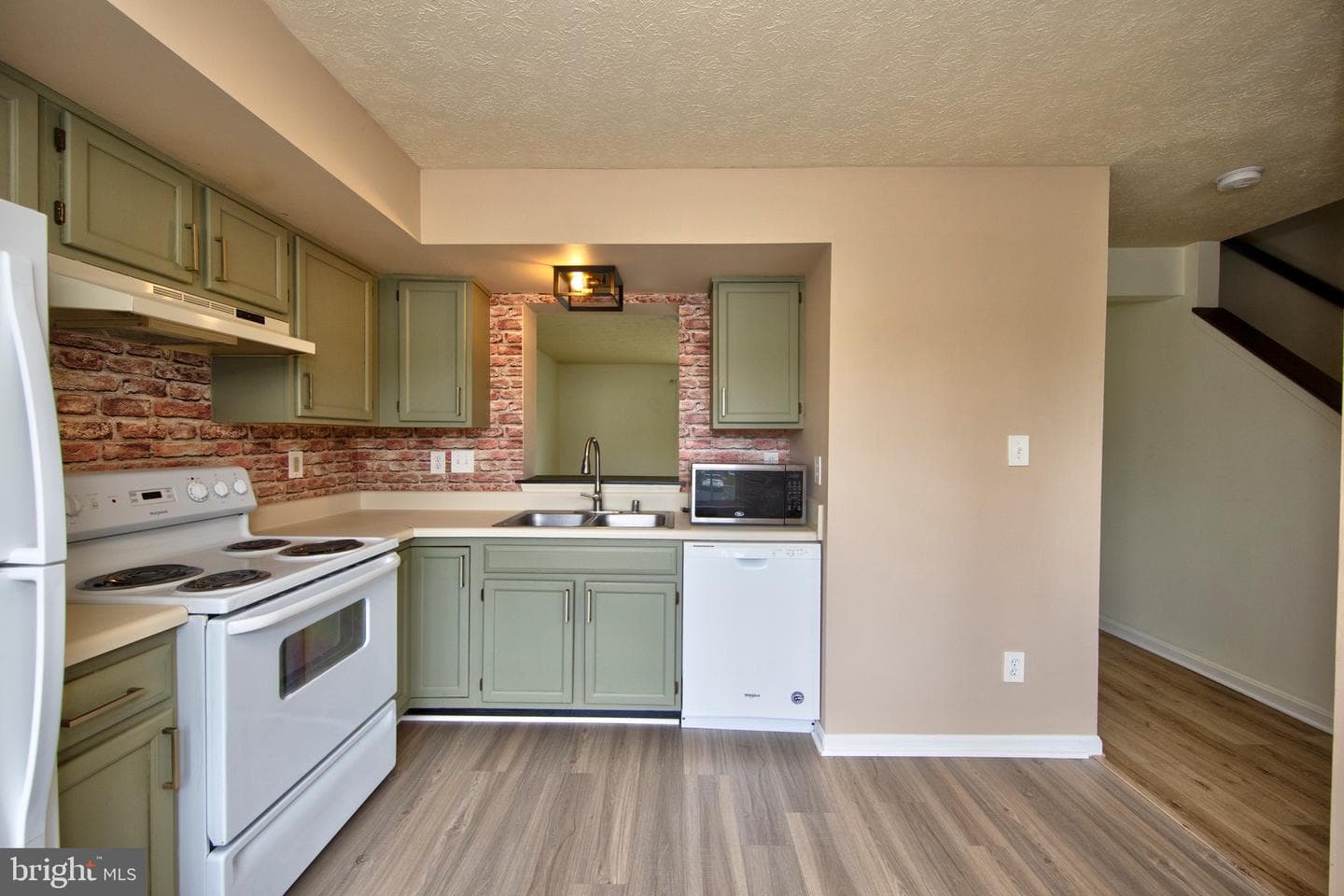 104 Remington Circle photo 6