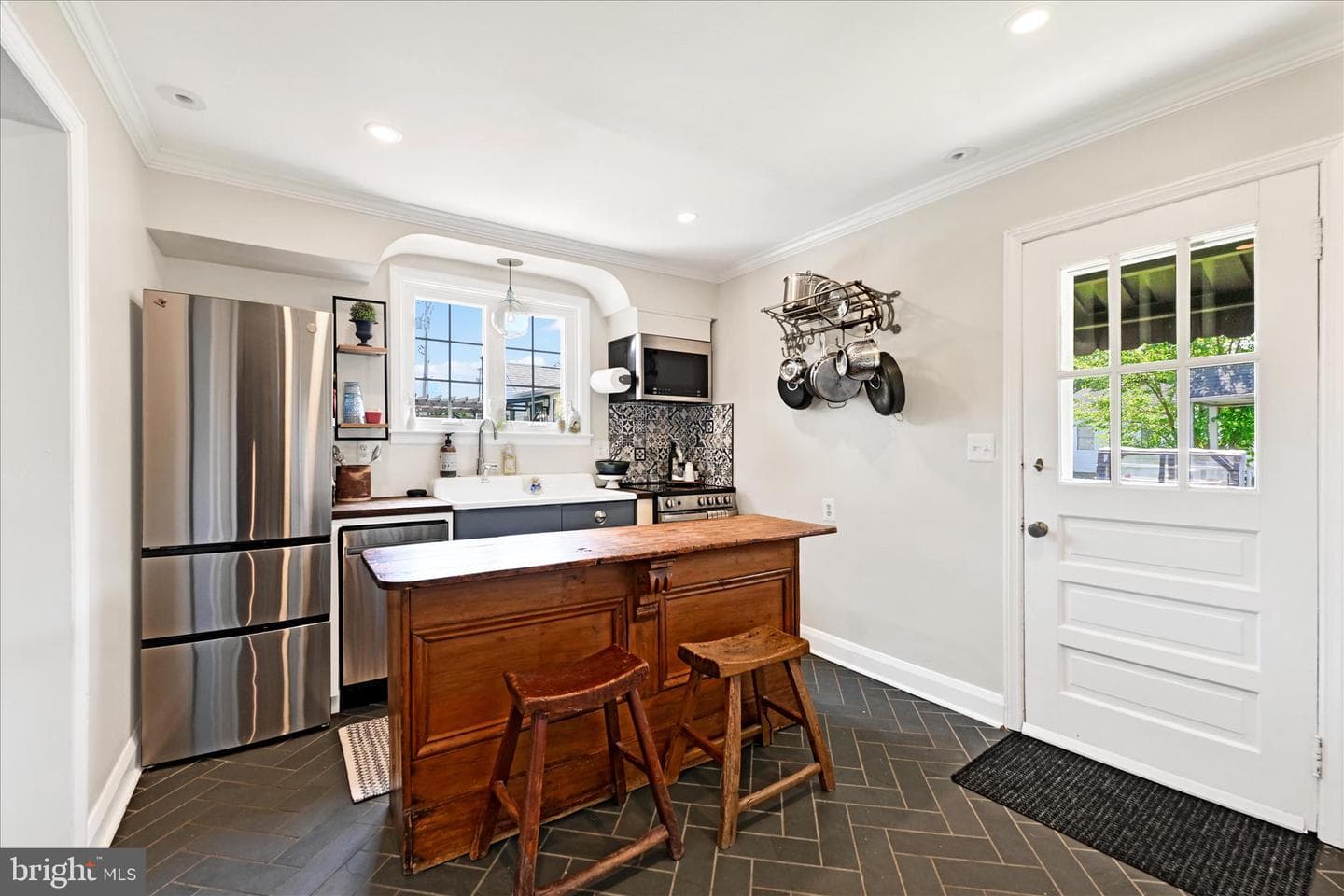 221 Thomas Street photo 16