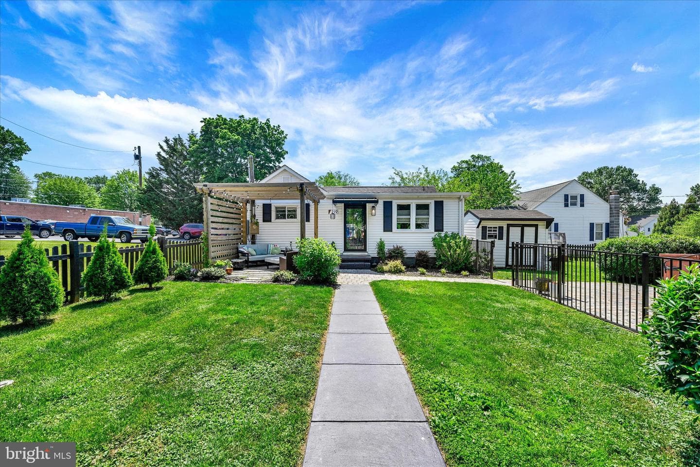 221 Thomas Street photo 2