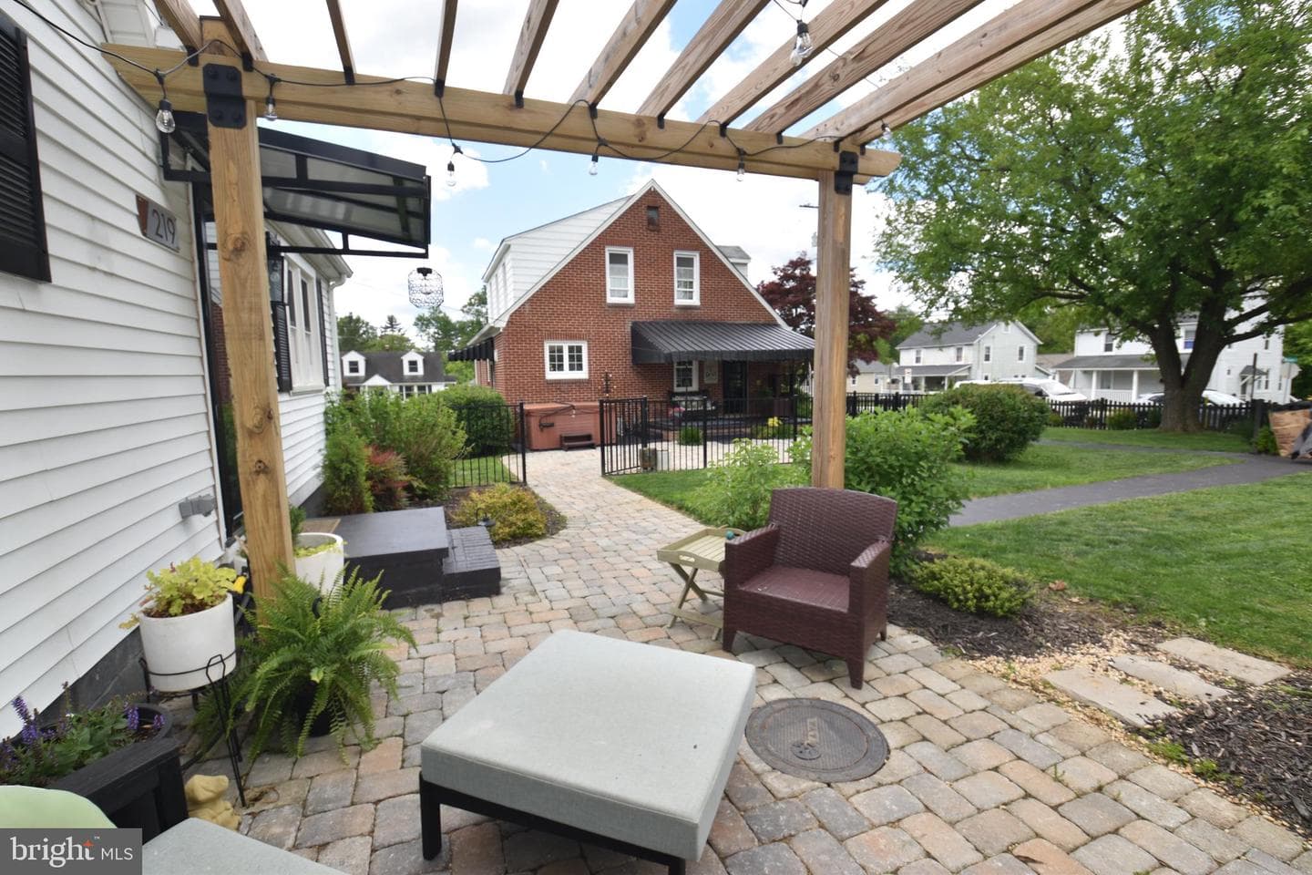221 Thomas Street photo 30