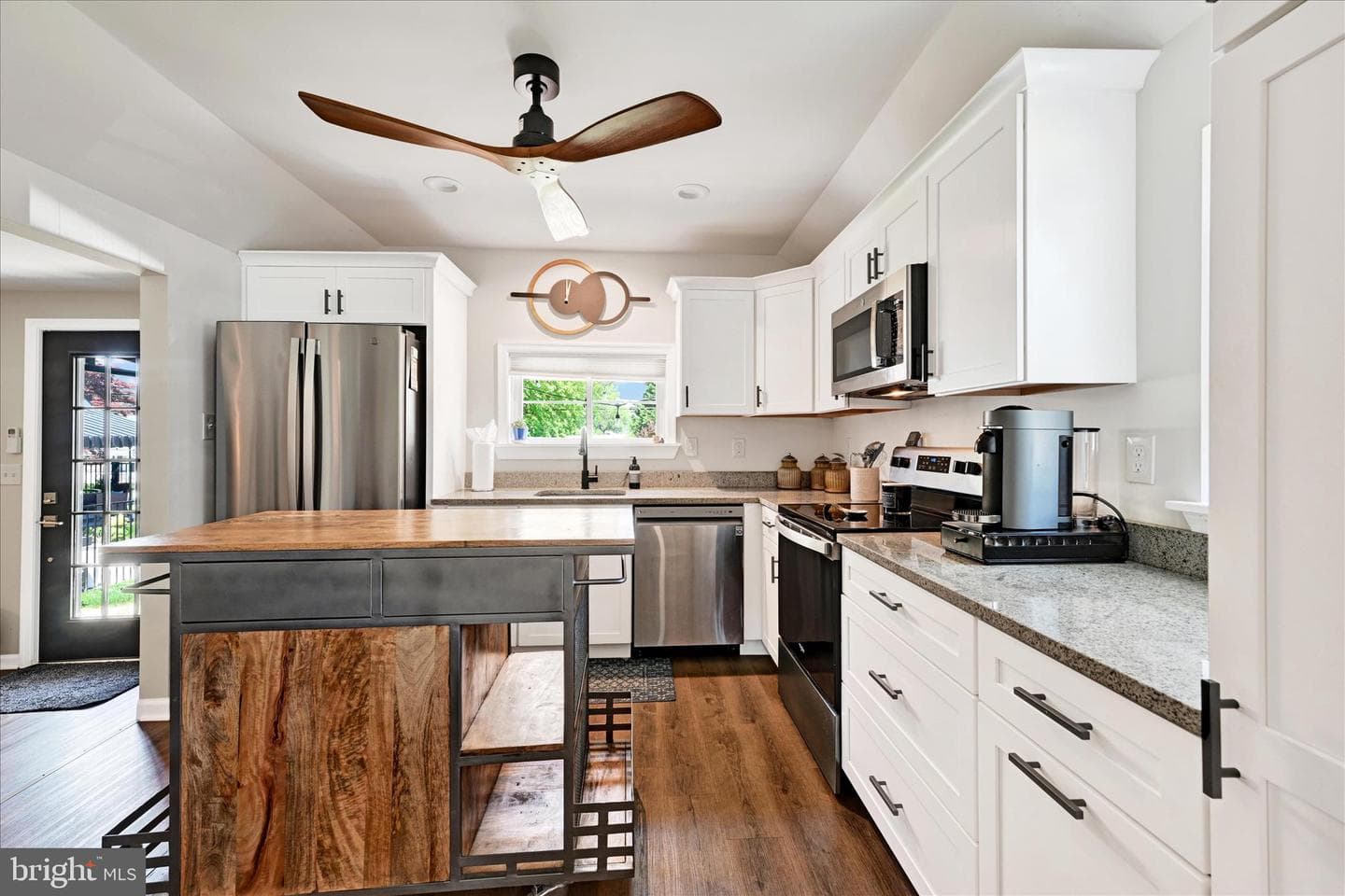 221 Thomas Street photo 34