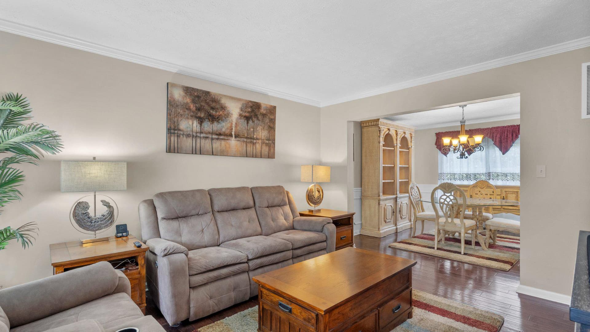 405 Devonshire Court photo 10