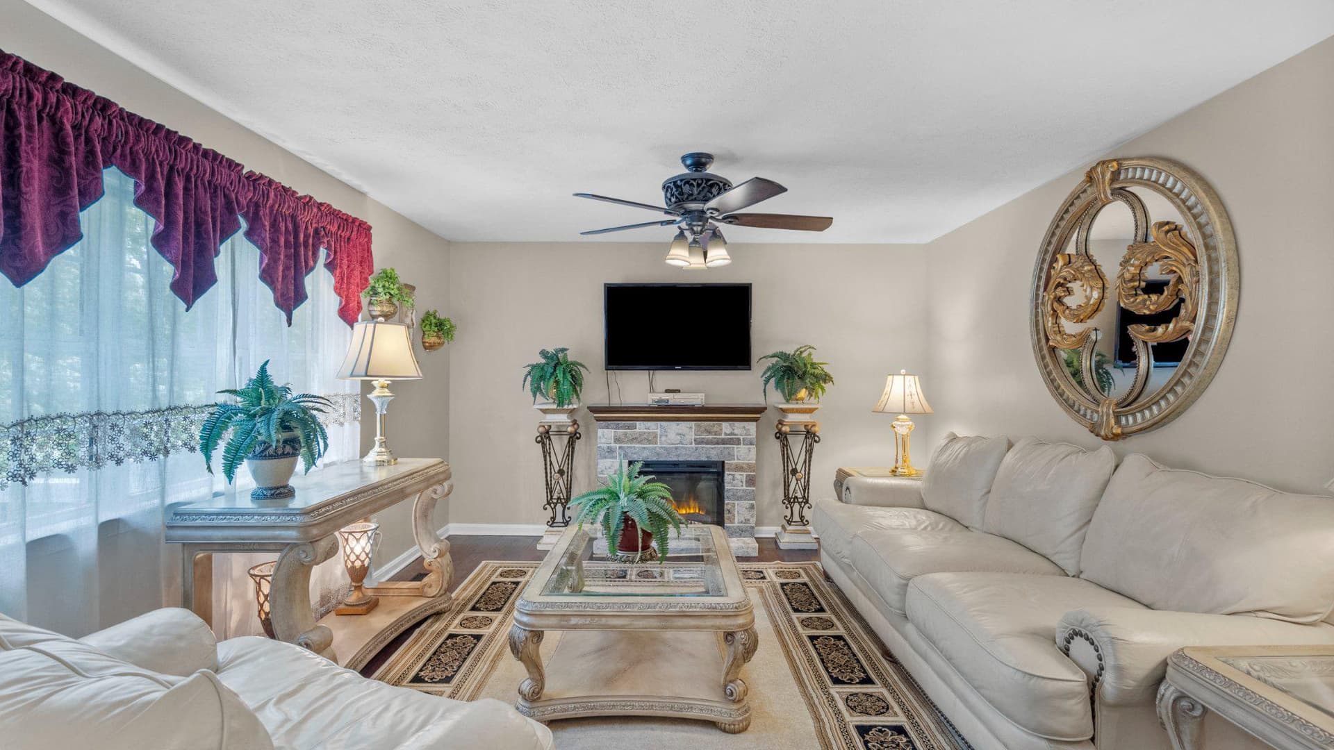 405 Devonshire Court photo 23